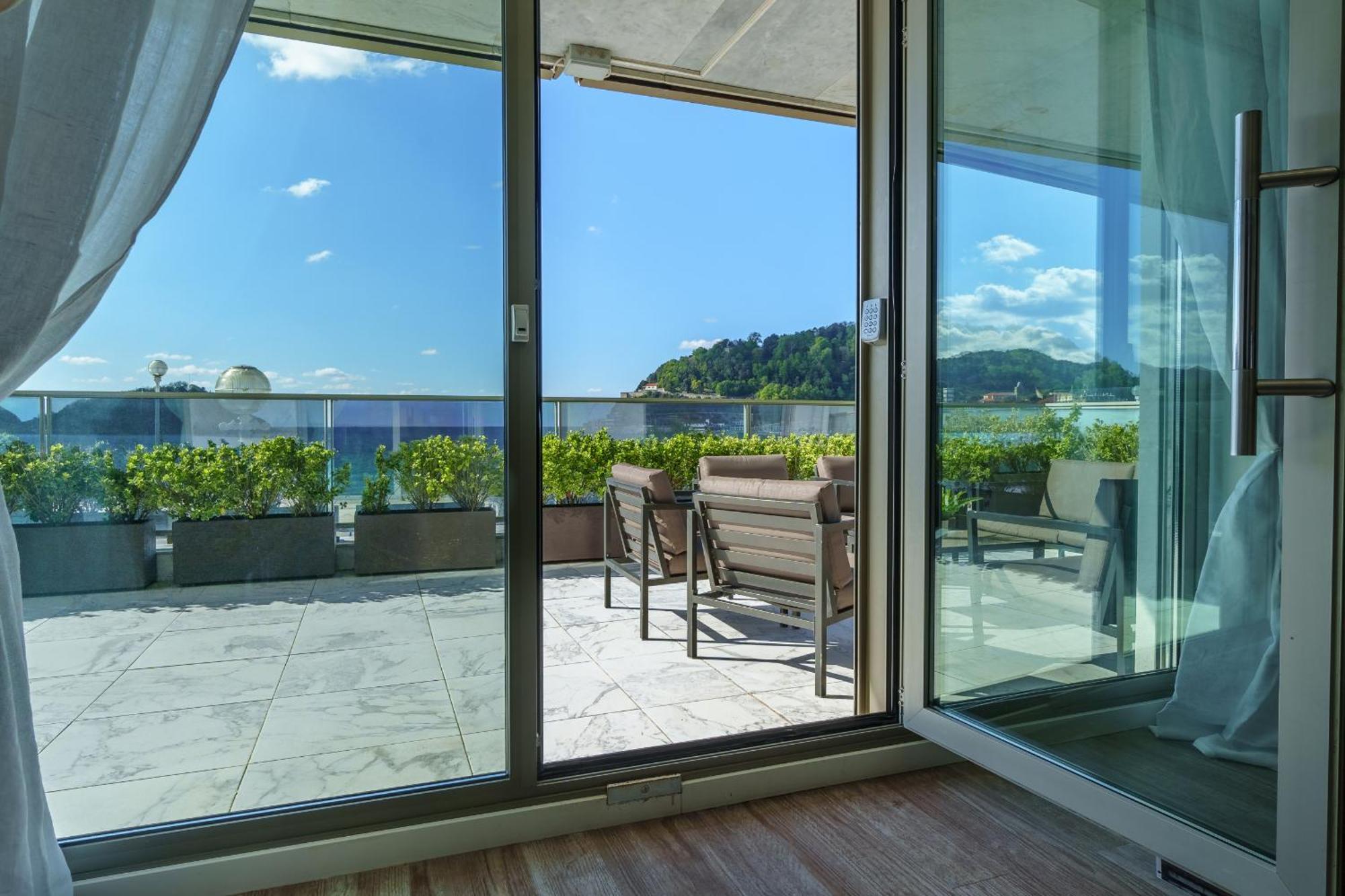 Monthly La Concha Breeze By Sweet San Sebastián